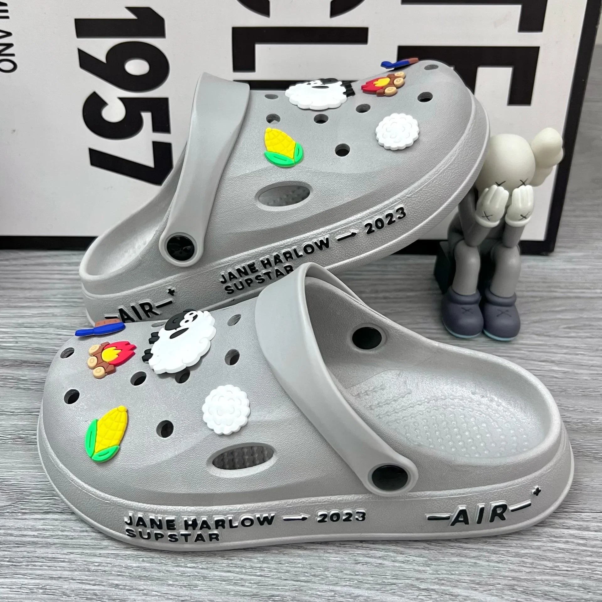 Summer Man Sandals Lightweight Home Beach Sandals Women Slippers Outdoor Quick Dry Flat Soft EVA Hole Shoes Women Clogs 2024
