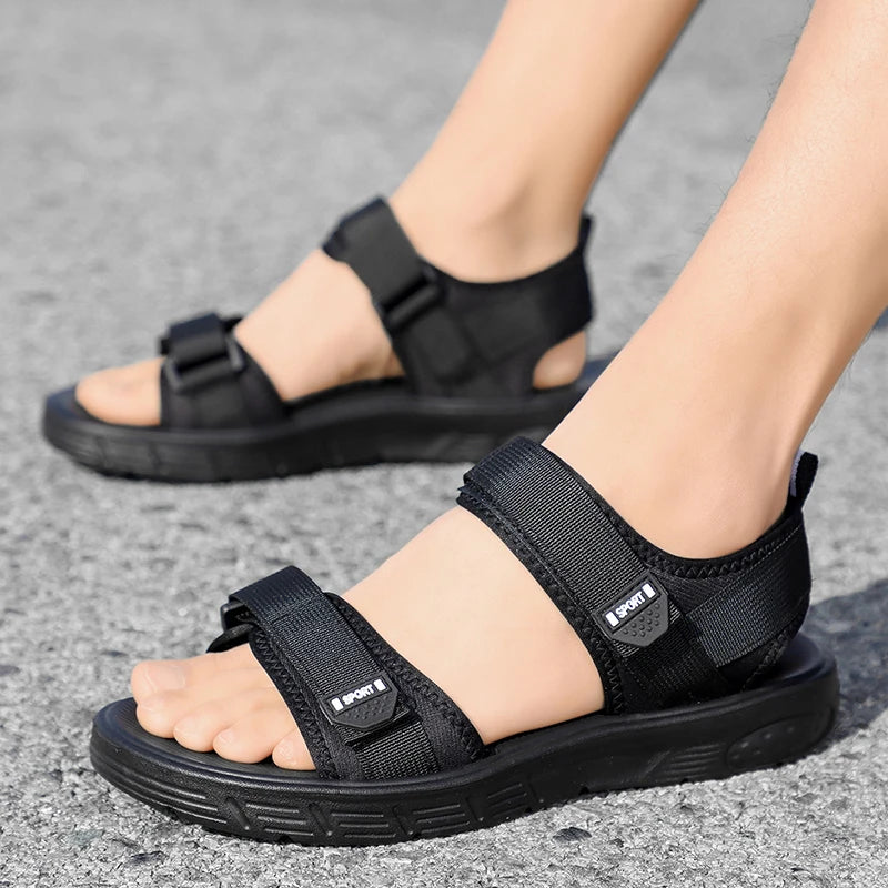 A Pair of Men's New Summer Sandals, Wear-Resistant, Fashionable and Casual Sports Shoes, Beach Shoes