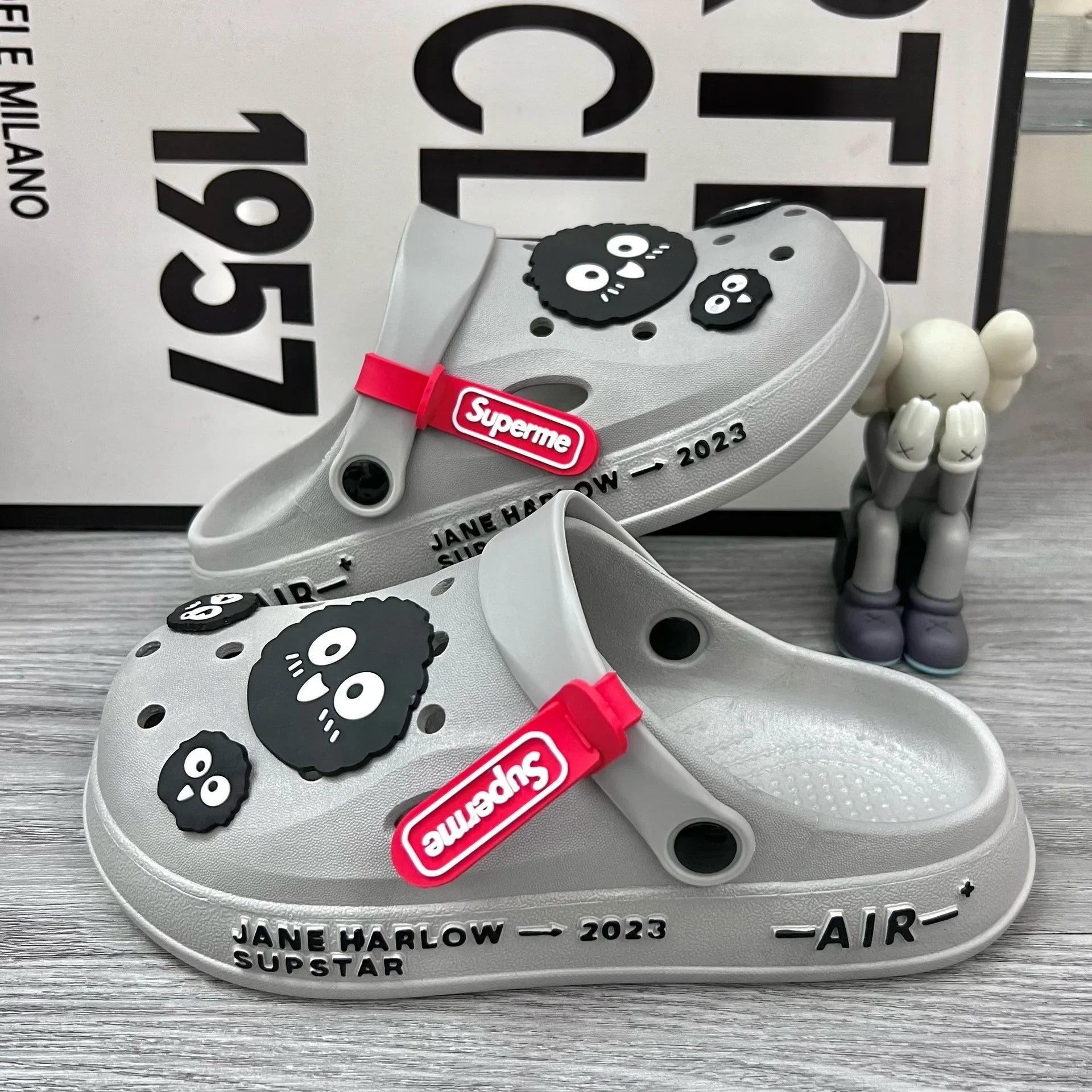 Summer Man Sandals Lightweight Home Beach Sandals Women Slippers Outdoor Quick Dry Flat Soft EVA Hole Shoes Women Clogs 2024
