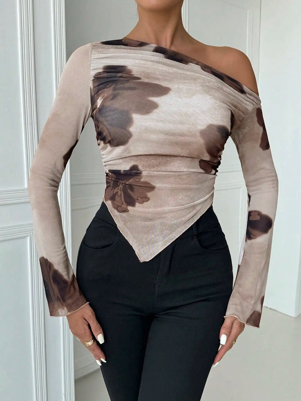 Sweet Spice Personality Style Mesh Print Diagonal Shoulder Long Sleeve Top Irregular Off-the-shoulder Short Top for Women
