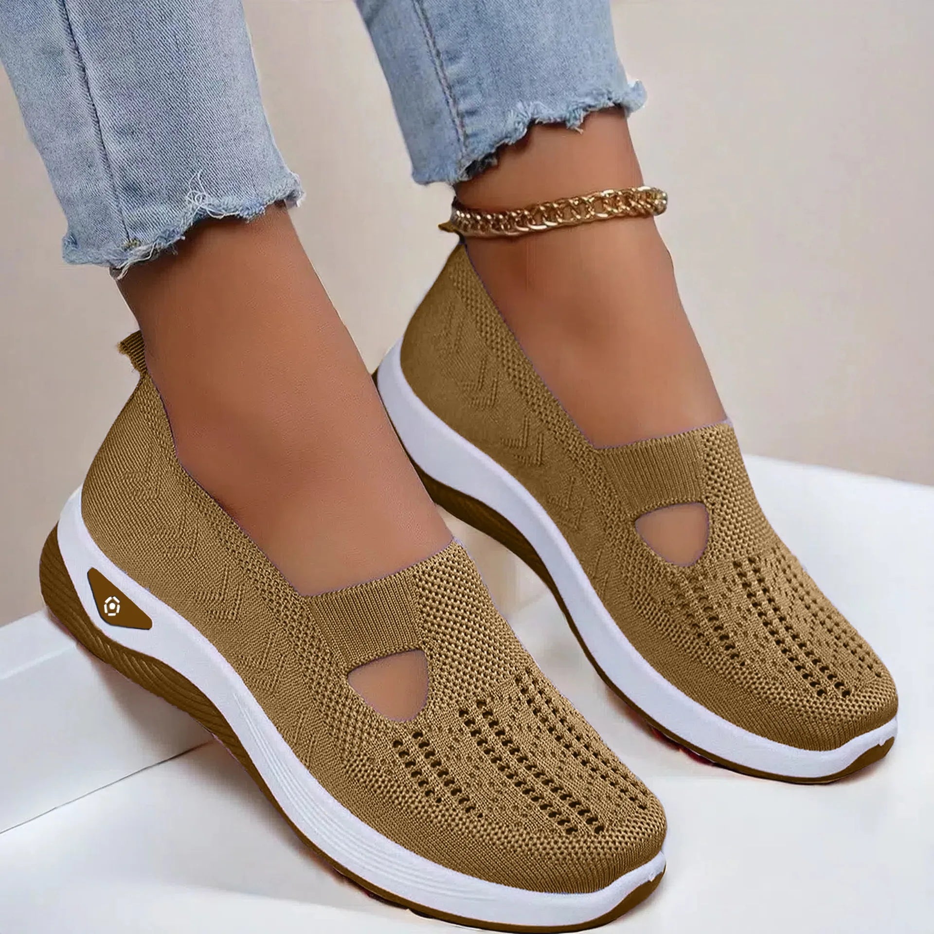 Summer Women's Shoes Breathable Anti-slip Soft Bottom Women's Casual Shoes Middle-aged Walking Shoes